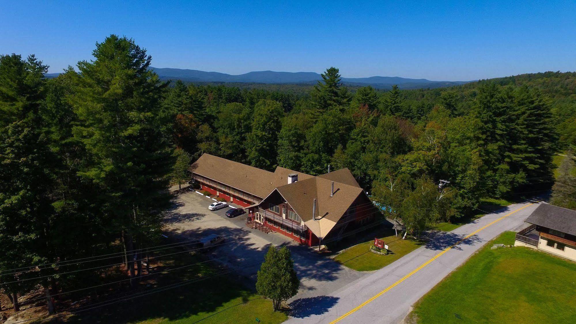 The Upper Pass Lodge Londonderry Exterior photo